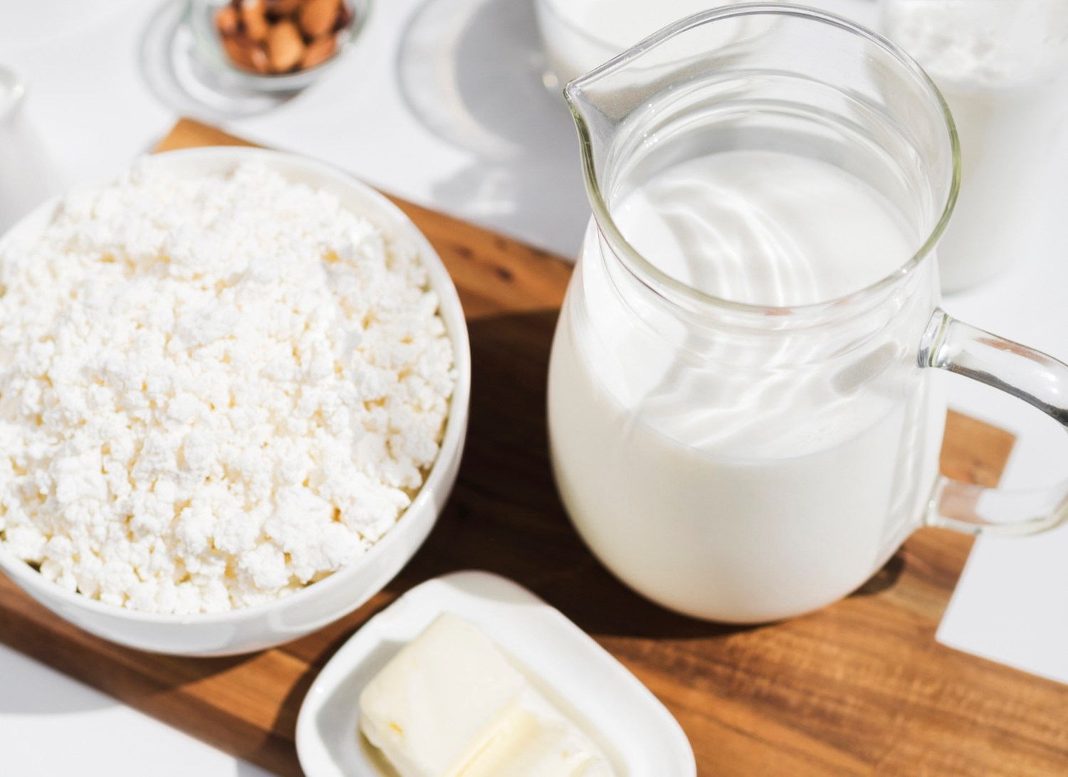 Кефир и другие молочные продукты есть в основе питания многих россиян